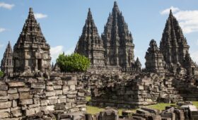 tempat wisata bersejarah di indonesia