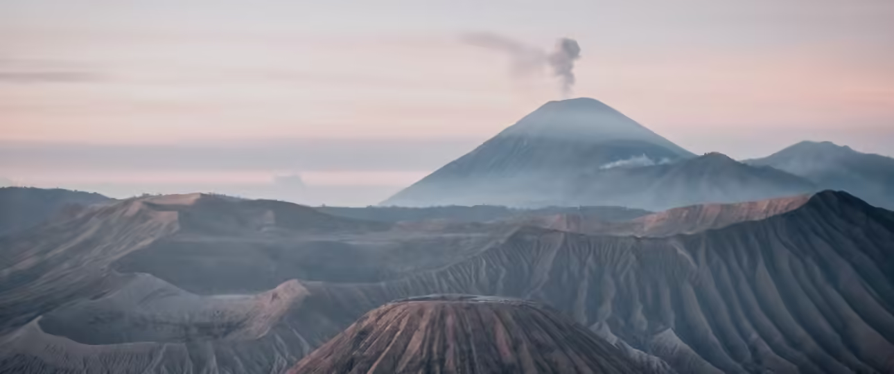 latar belakang gunung bromo