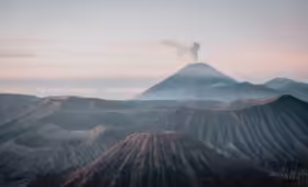 latar belakang gunung bromo