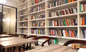 jelaskan yang dimaksud dengan kelebihan dan kekurangan buku