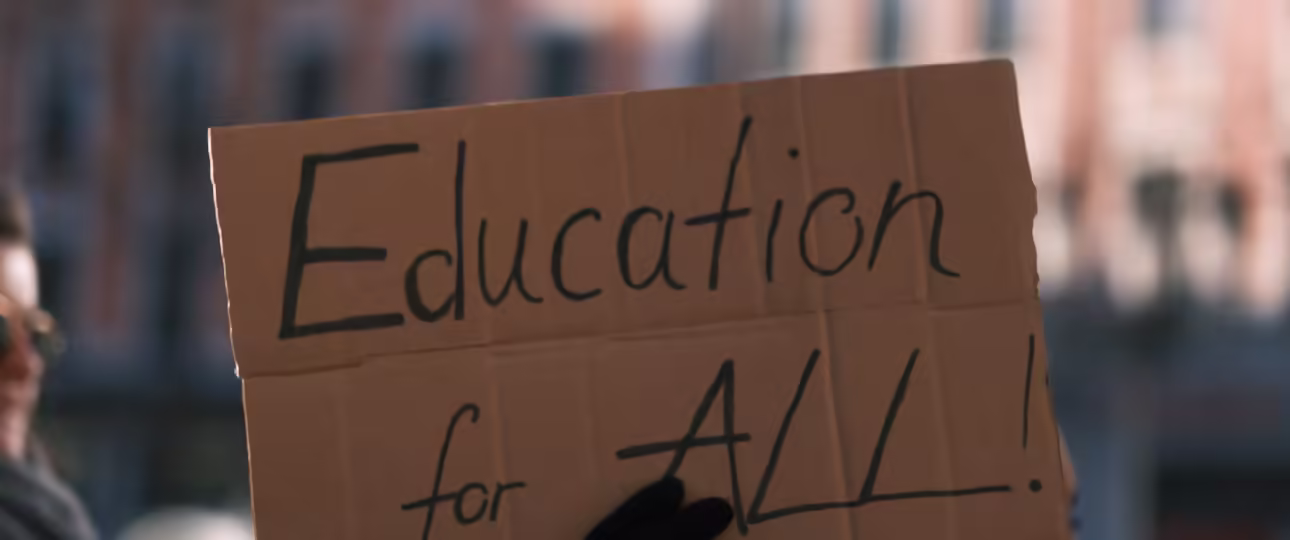 makna kata edukatif adalah