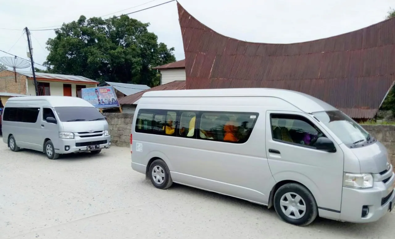 Sewa Bus Pariwisata Medan Type HiAce