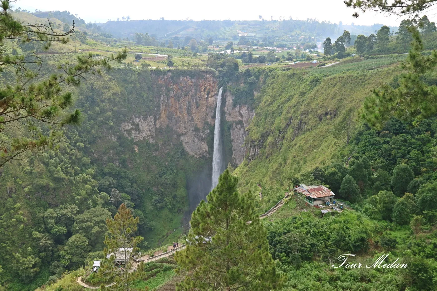 Foto Danau Toba : Air Terjun Sipiso Piso