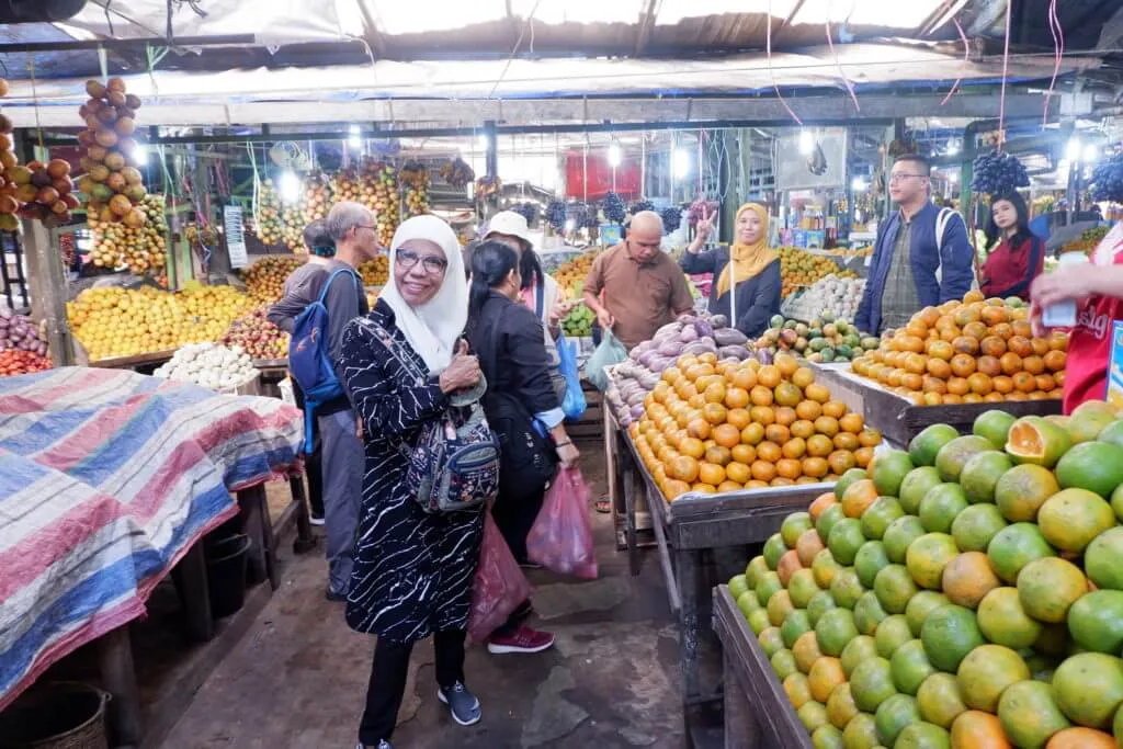 Paket Tour Berastagi Pasar Buah