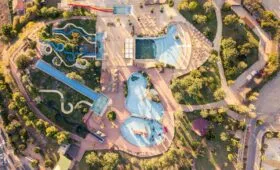 kolam renang taman mini SnowBay