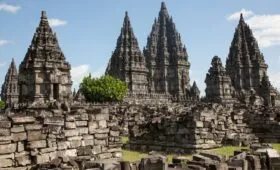 tempat wisata bersejarah di indonesia