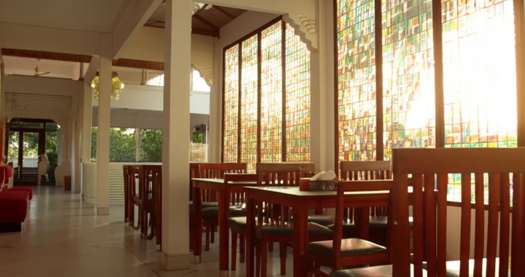 Sejuknya Senja Di Rumah Makan Yang Atraktif