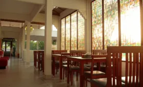 Sejuknya Senja Di Rumah Makan Yang Atraktif