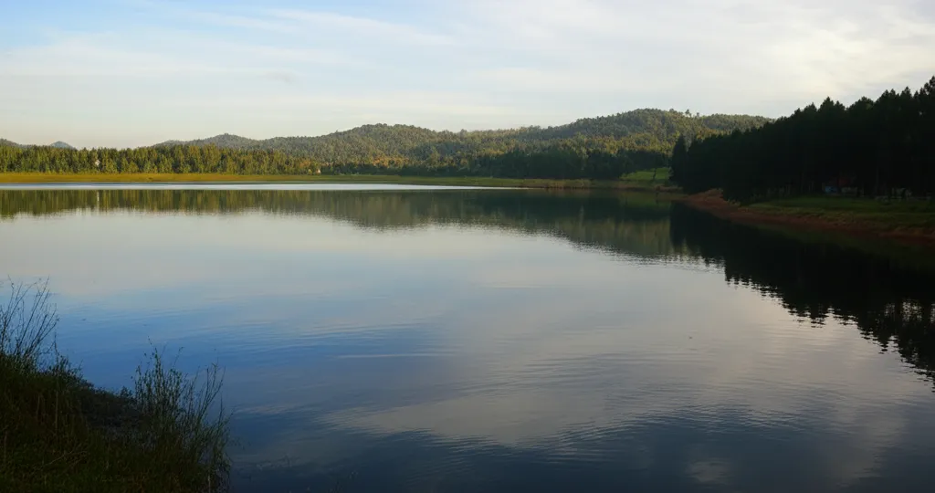 Telaga Sarangan Tempat Mystis Dengan Atraksi Menawan Di Malang